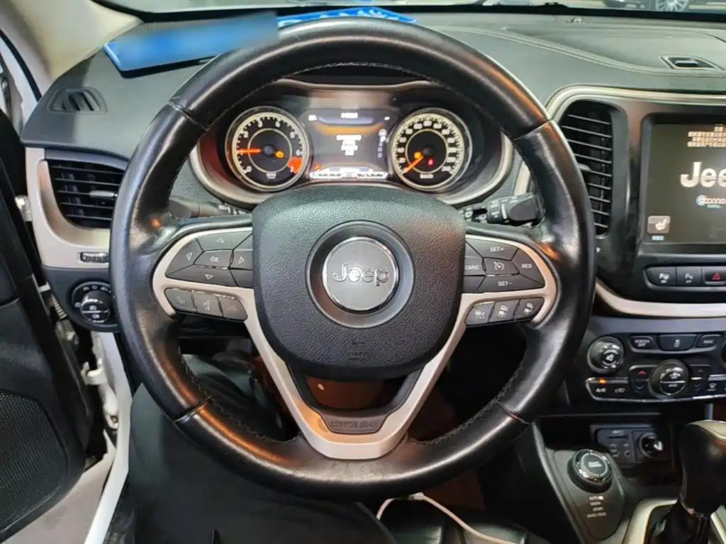 Jeep Cherokee 2014 — фото 11