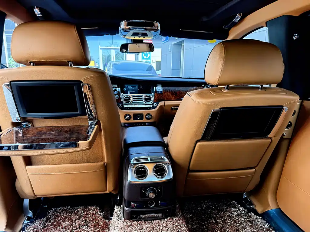 Rolls-Royce Ghost 2013 — фото 42