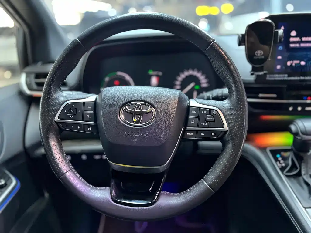 Toyota Sienna 2023 — фото 12
