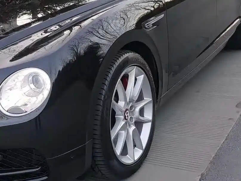 Bentley Flying Spur 2017 — фото 9
