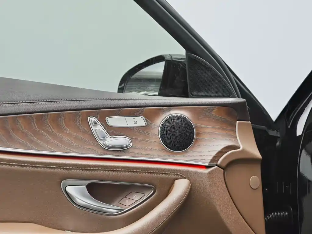 Mercedes-Benz E-Class 2023 — фото 25
