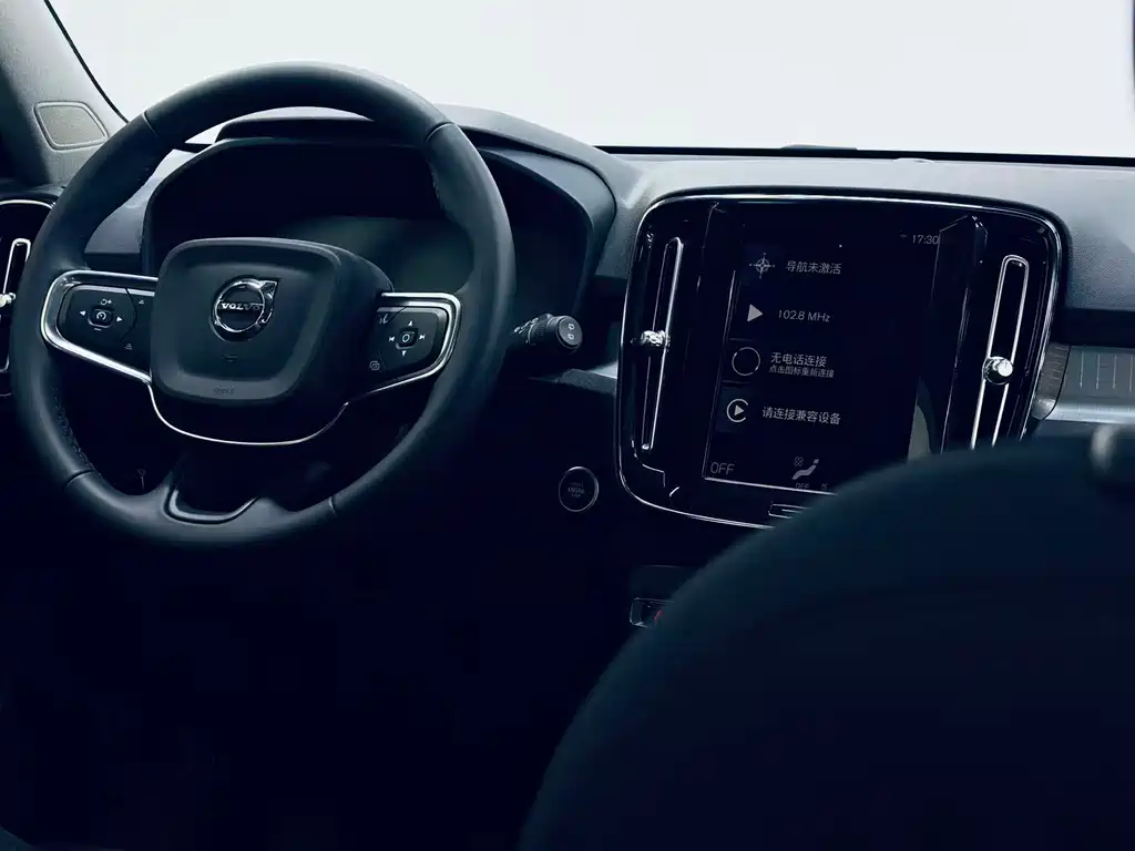 Volvo XC40 2022 — фото 8