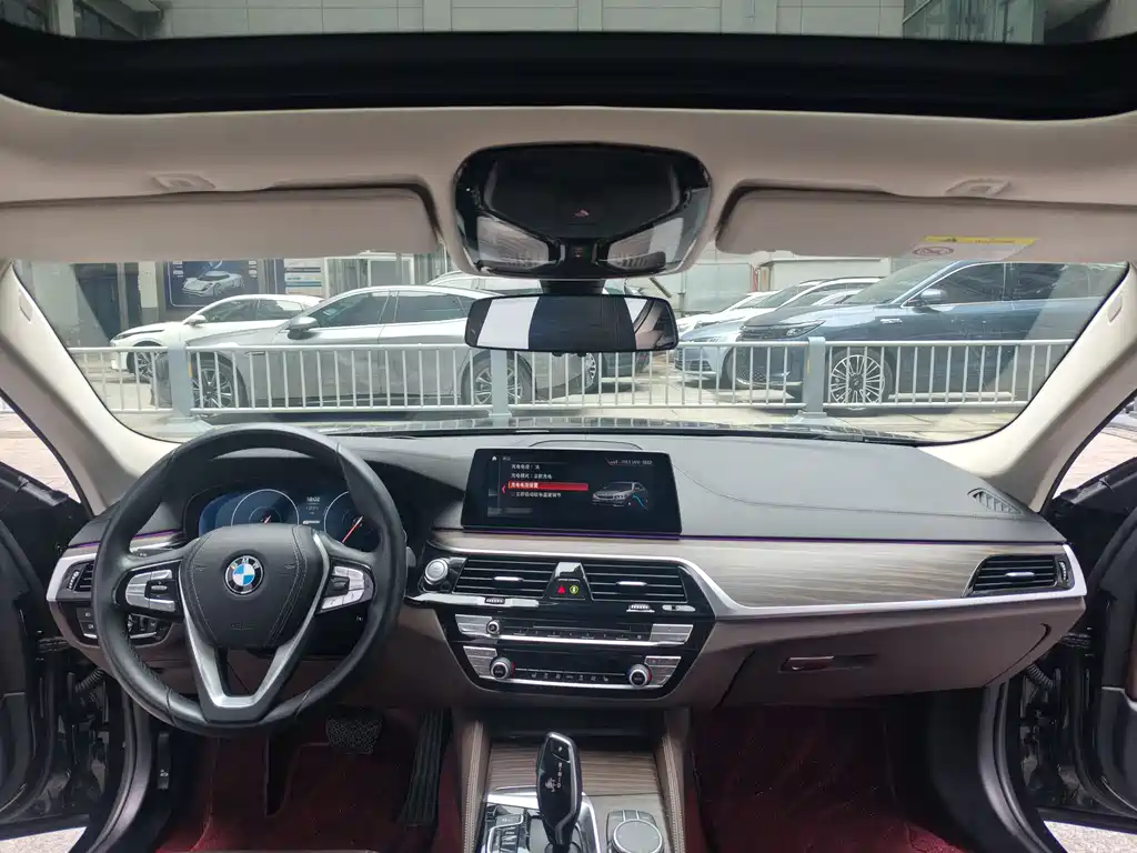 BMW 5 Series New Energy 2018 — фото 12
