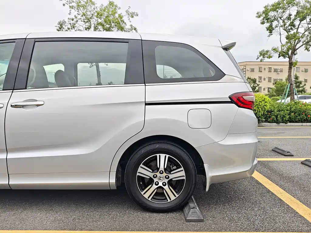 Honda Odyssey 2015 — фото 25