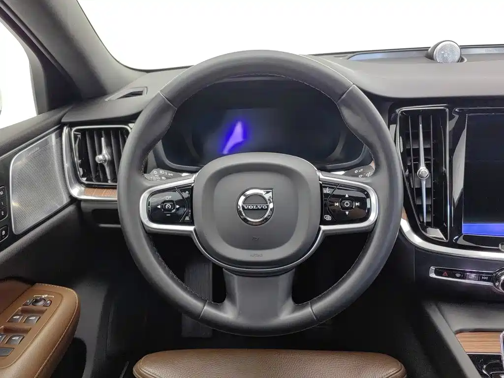Volvo S60 2024 — фото 11