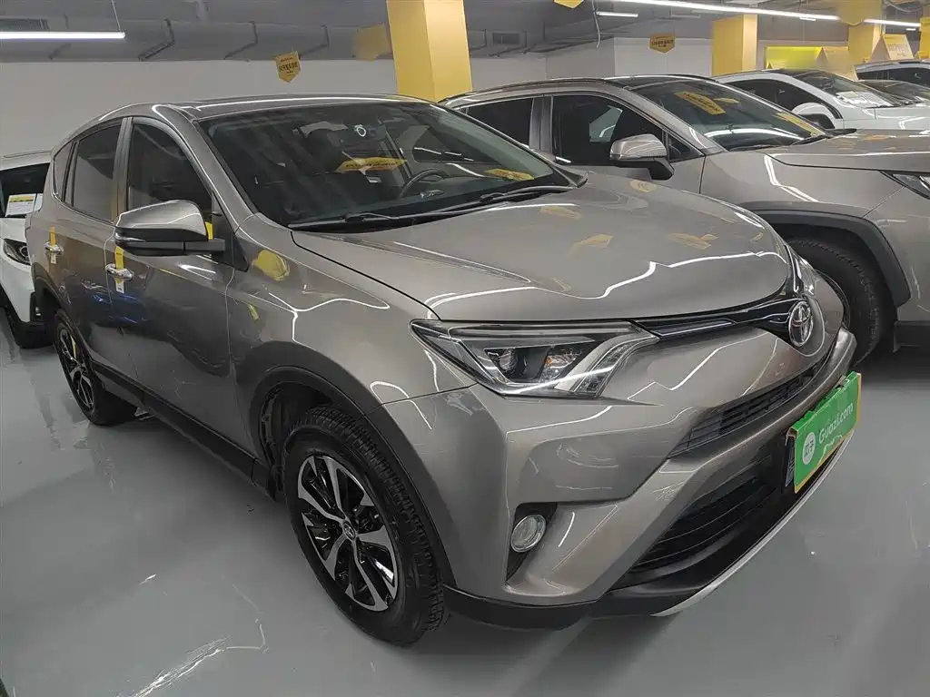 Toyota RAV4 2018 — фото 22