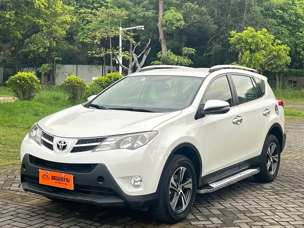 Toyota RAV4 2015 — фото 1