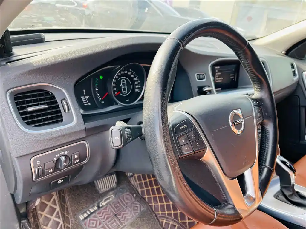 Volvo S60 2018 — фото 10