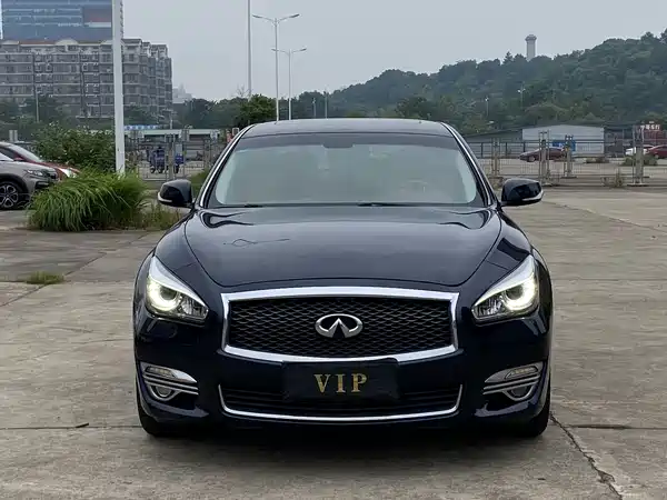Infiniti Q70 2018
