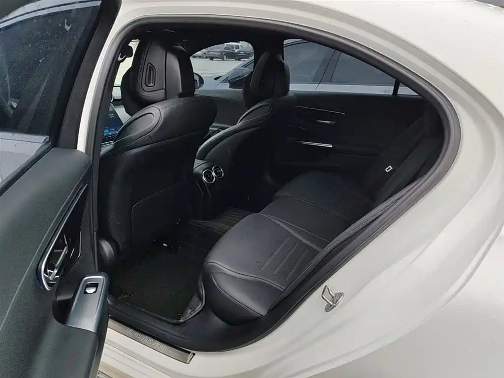 Mercedes-Benz C-Class 2023 — фото 17