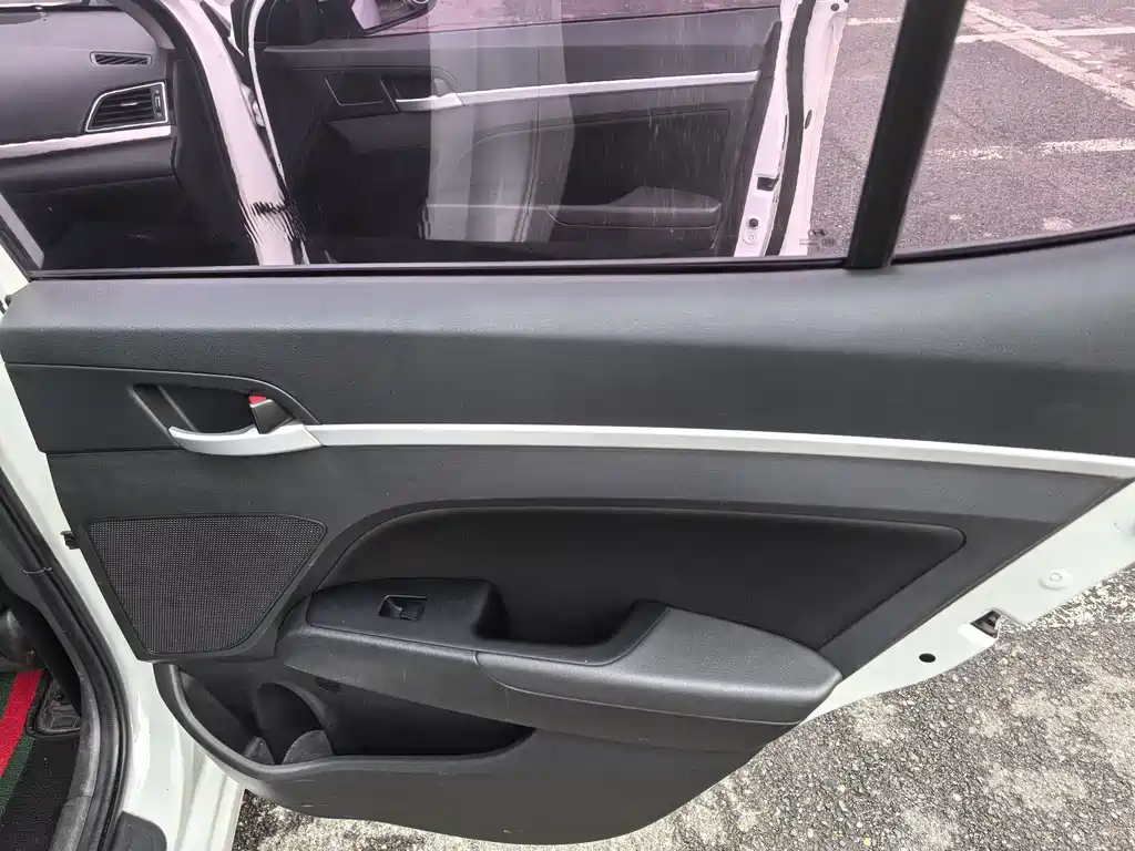 Hyundai Elantra 2019 — фото 15