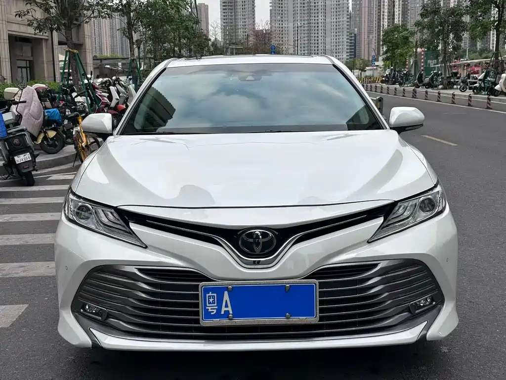 Toyota Camry 2021 — фото 2