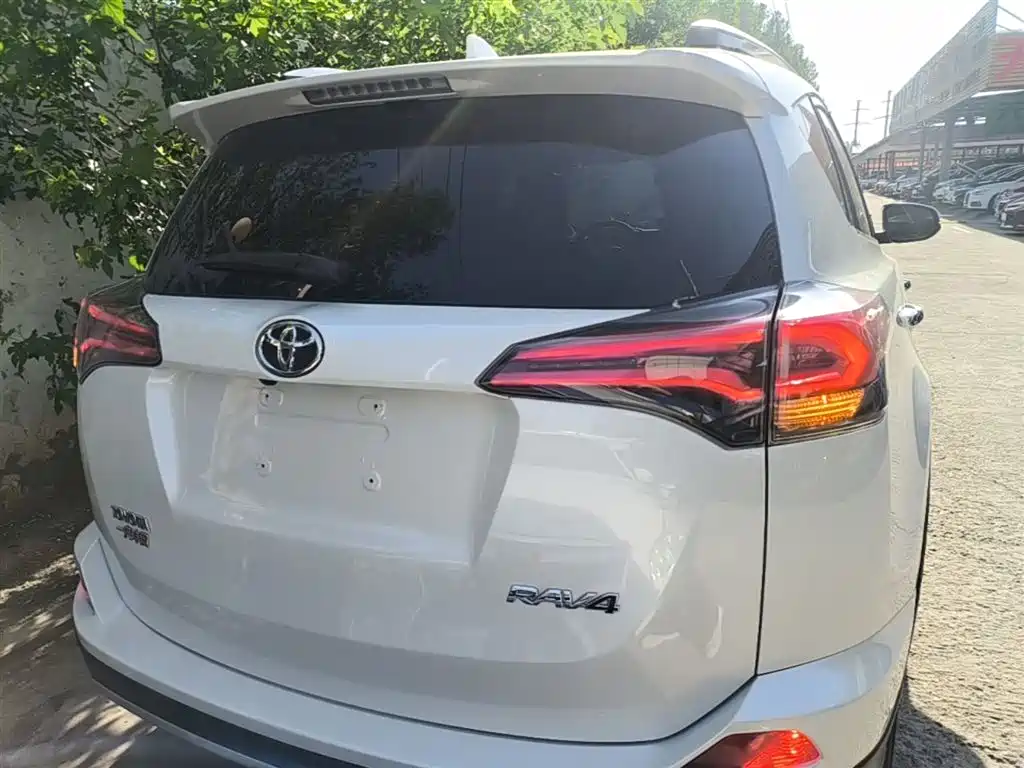 Toyota RAV4 2019 — фото 6