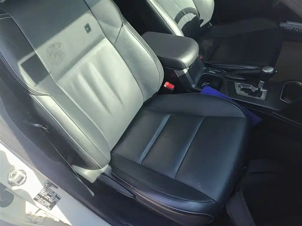 Toyota RAV4 2019 — фото 25