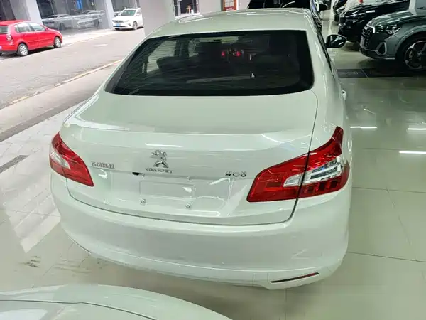 Peugeot 408 2016