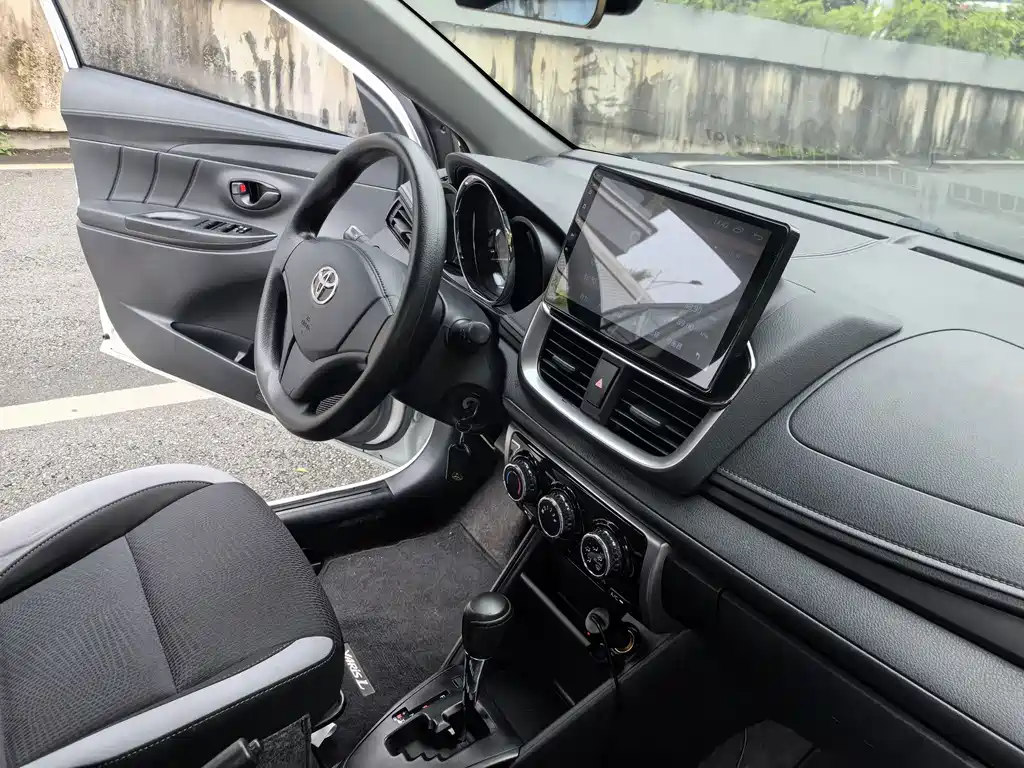 Toyota Yaris L 2020 — фото 17
