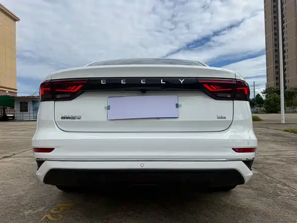 Geely Emgrand 2022