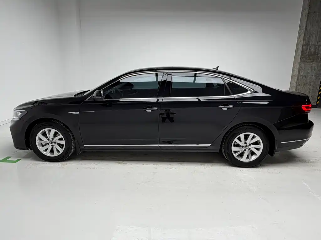 Volkswagen Passat PHEV 2022 — фото 9