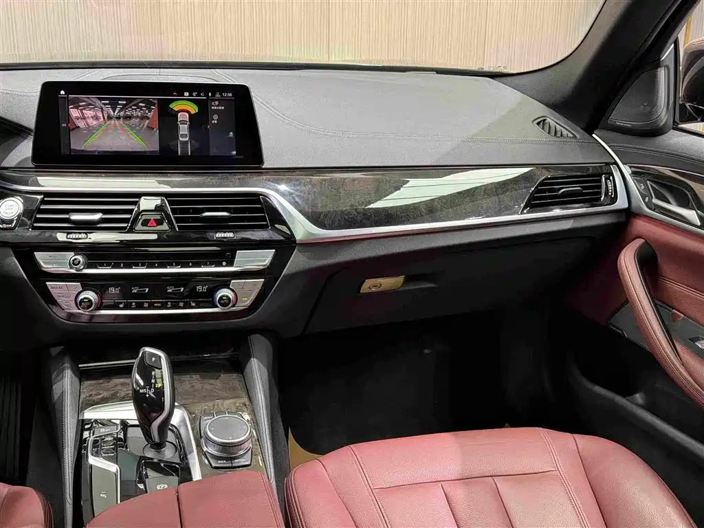 BMW 5 Series 2020 — фото 16