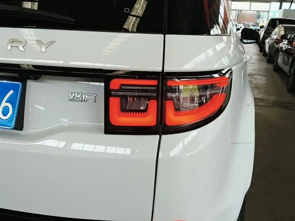 Land Rover Discovery Sport 2025 — фото 8