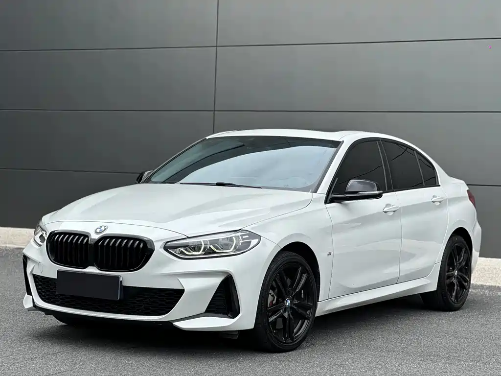 BMW 1 Series 2022 — фото 9