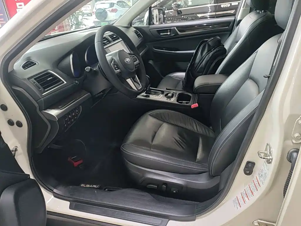 Subaru Outback 2018 — фото 15