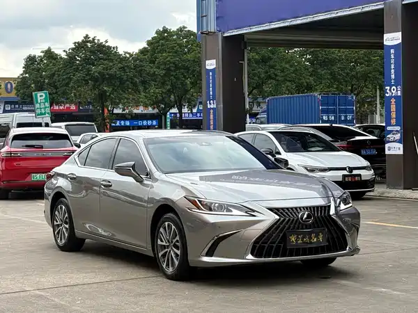 Lexus ES 2024