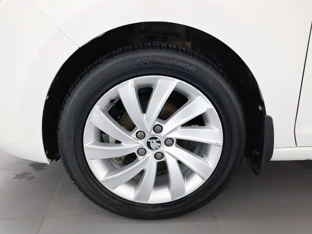 Skoda Rapid 2018 — фото 17