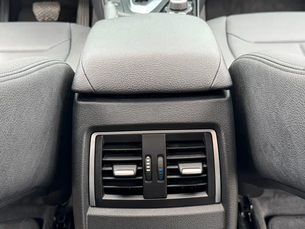 BMW 3 Series 2017 — фото 12