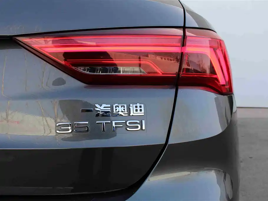 Audi Q3 2019 — фото 14