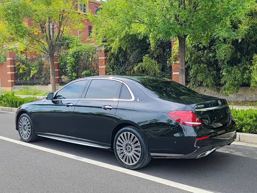 Mercedes-Benz E-Class 2020 — фото 34