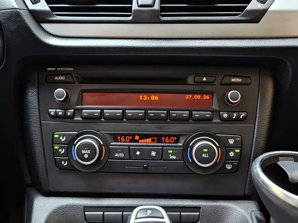 BMW X1 2012 — фото 16