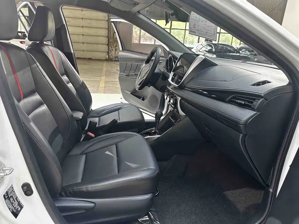 Toyota Yaris L 2022 — фото 15