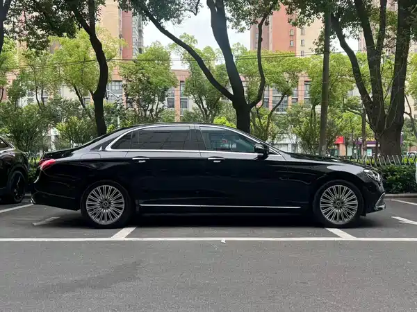 Mercedes-Benz E-Class 2021