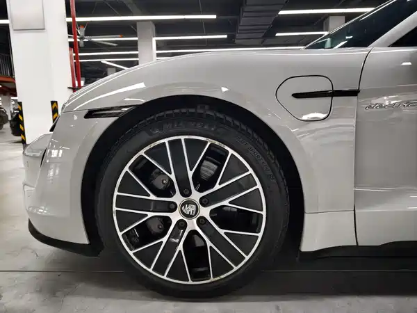 Porsche Taycan 2022
