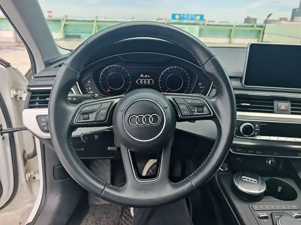 Audi A4L 2018 — фото 8