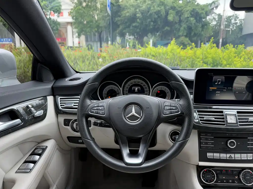 Mercedes-Benz CLS 2015 — фото 15