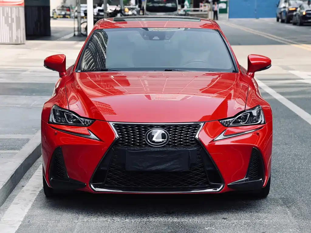Lexus IS 2017 — фото 4