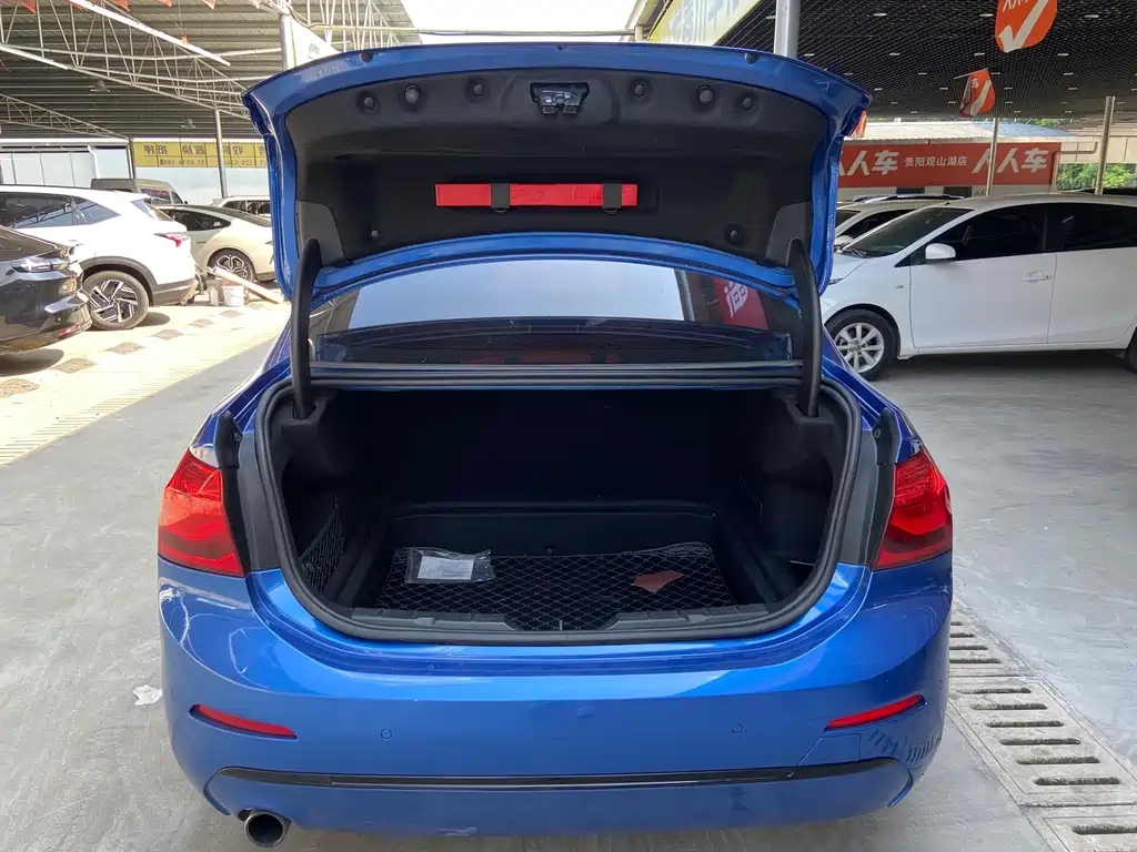 BMW 1 Series 2018 — фото 12