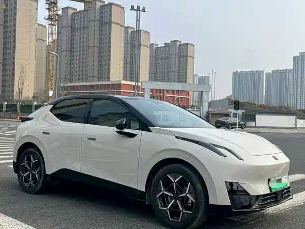 Lynk & Co Z20 2025