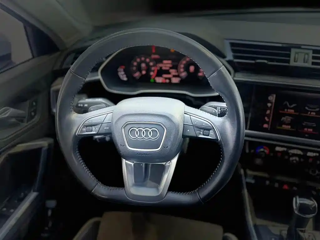 Audi Q3 2020 — фото 11