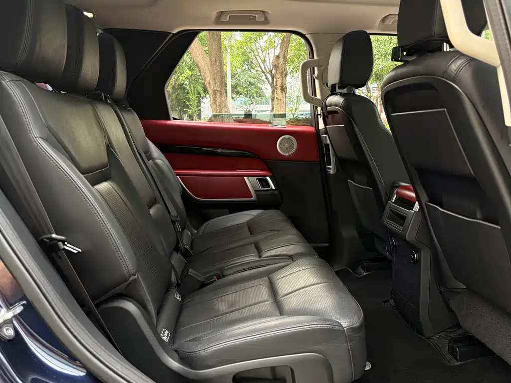 Land Rover Discovery 2018 — фото 9