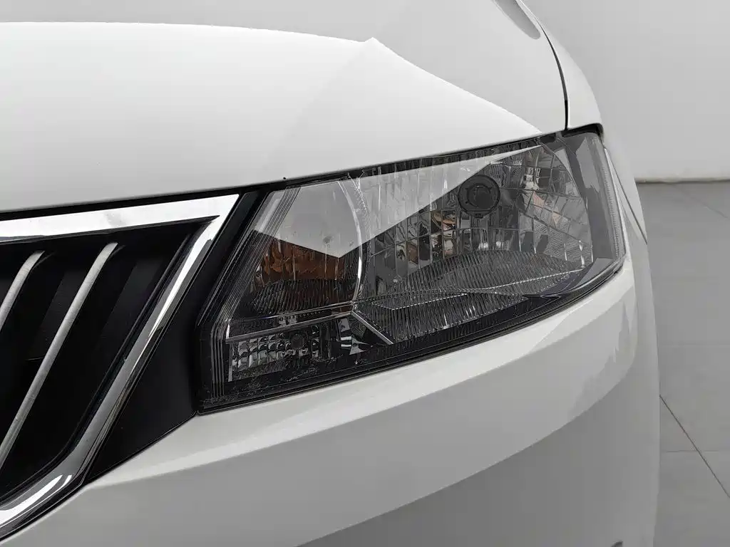 Skoda Rapid 2015 — фото 7