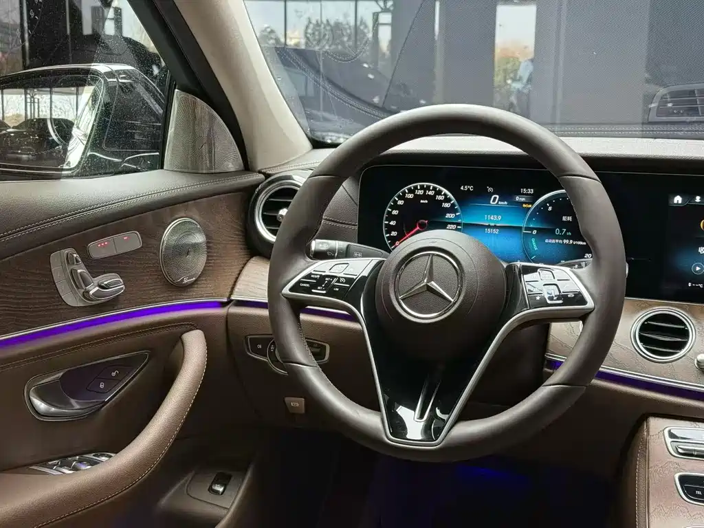 Mercedes-Benz E-Class 2023 — фото 9