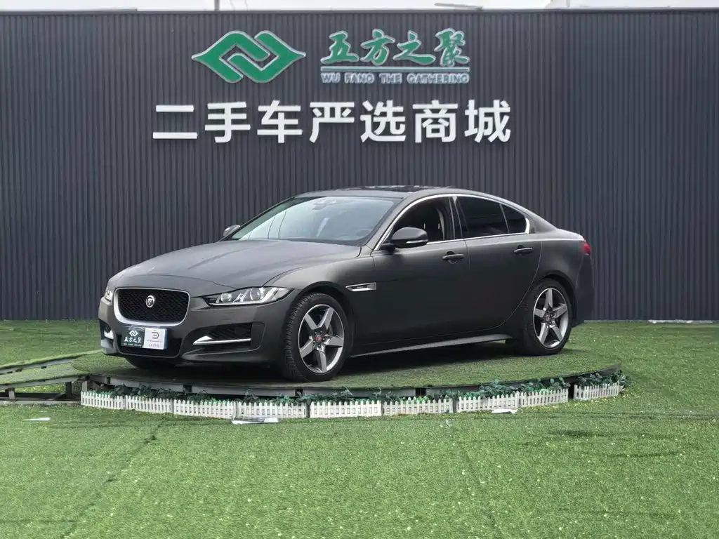 Jaguar XE 2017 — фото 1