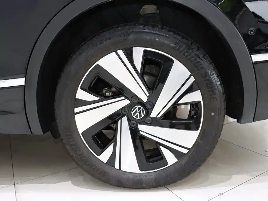 Volkswagen Tiguan L 2023 — фото 20