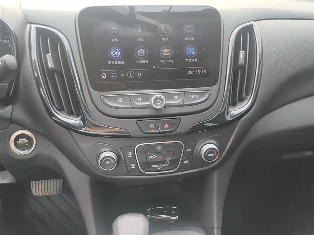 Chevrolet Equinox 2022 — фото 13