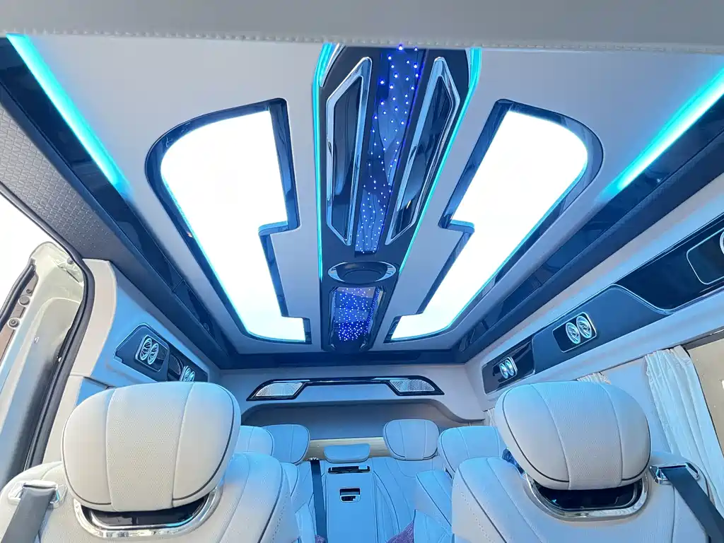 Toyota Hiace 2024 — фото 15