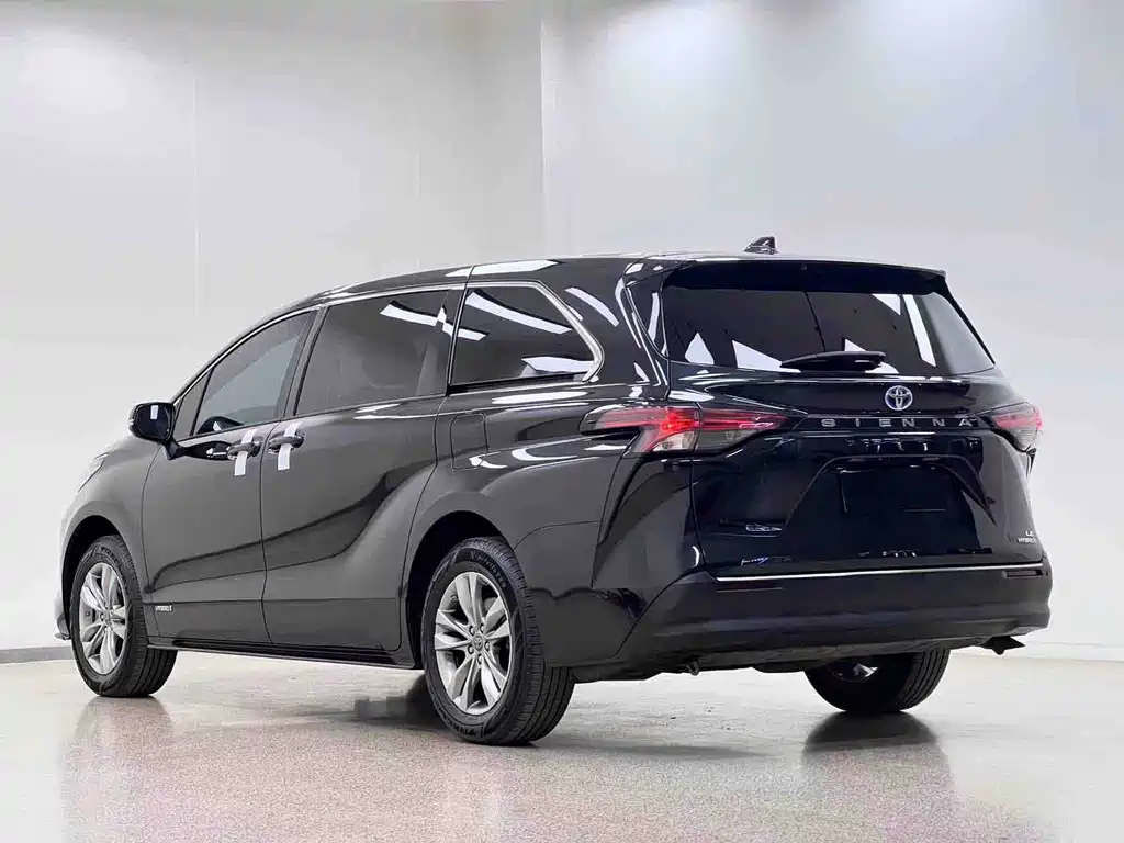 Toyota Sienna 2023 — фото 30