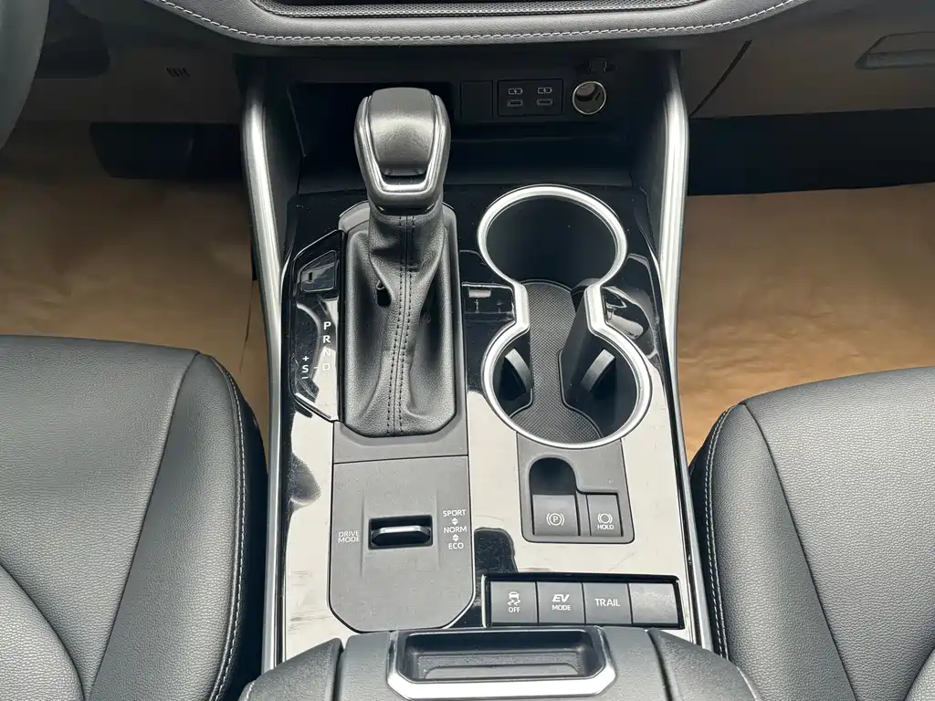 Toyota Highlander 2024 — фото 13